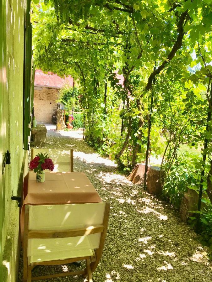 Gîte du frêne pleureur Corrombles Exterior foto